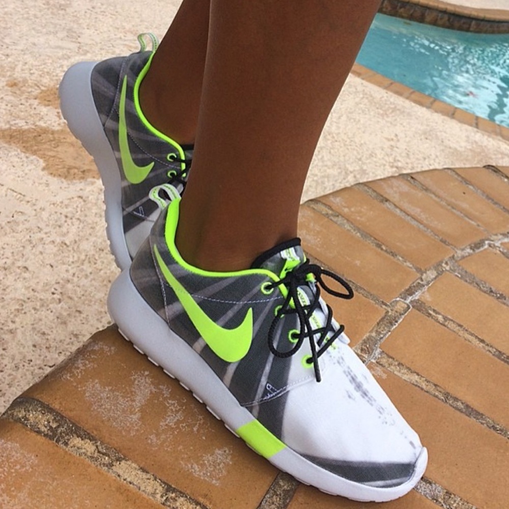 Nike Roshe Run Limited Edition Pulso Forte size 8